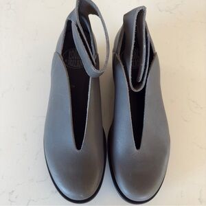 Loints of Holland Sydney leather wedges w/ ankle straps in gray Size:40EU/9.5US